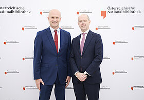 13_limberger_klauzer.jpg Zwei Menschen posieren für ein Foto.
