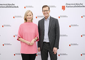 05_rachinger_wassenberg.jpg Zwei Menschen posieren für ein Foto.