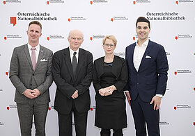 02_Thirring_havas.jpg Vier Menschen posieren für ein Foto.