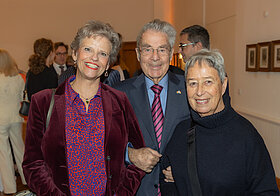 13_haag_fischer.jpg Drei Menschen posieren für ein Foto.