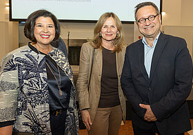 Mag. Verena Brunner-Loss, Kuratoriumsvorsitzende der ÖNB, Mag. Bettina Leidl, GF MQ, Bernhard Borovansky, GF Braumüller Verlag