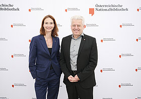 11_schreiber_arsenovic.jpg Zwei Menschen posieren für ein Foto.