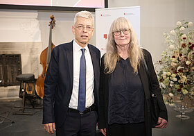 09_fetz_schreiber.jpg Zwei Personen posieren für ein Foto.