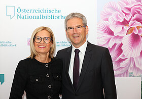 04_löger.jpg Zwei Personen posieren für ein Foto.