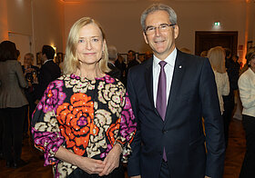 05_rachinger_loeger.jpg Zwei Menschen posieren für ein Foto.