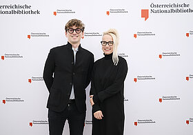 18_preiß_hochhauser.jpg Zwei Menschen posieren für ein Foto.