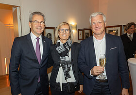 11_loeger_kern.jpg Drei Menschen posieren für ein Foto.