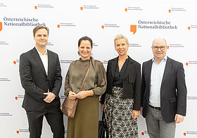 Verbund_AG.jpg Mehrere Personen posieren für ein Foto.