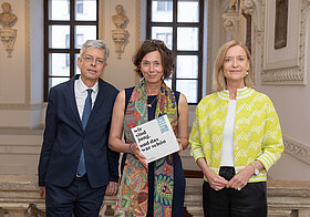 202A0984.jpg Dr. Bernhard Fetz, Direktor Literaturmuseum, Eva Menasse, Schriftstellerin, GD Dr. Johanna Rachinger